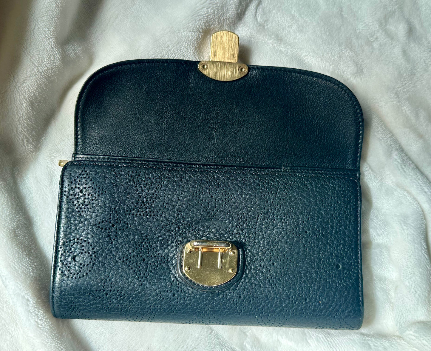 Louis Vuitton Black Mahina Leather Amelia Long Wallet