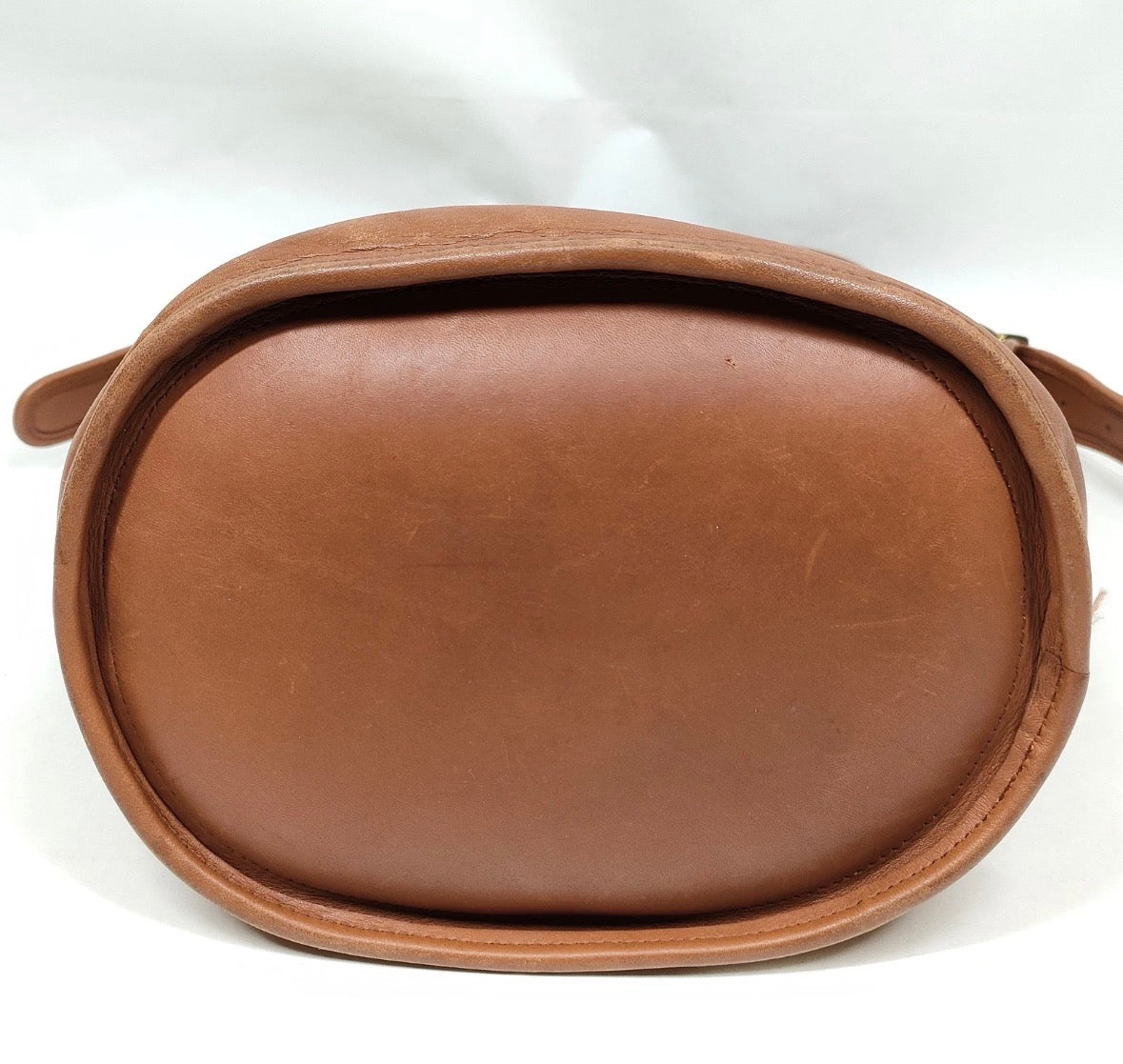 Vintage Coach 9085 Leather Duffle Sac in British Tan