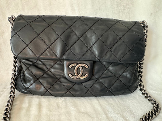 Chanel iridescent black Lambskin Leather Flap bag