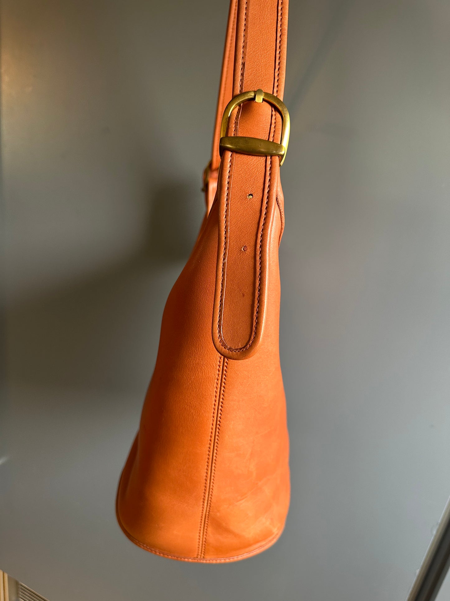 Vintage Coach 9085 Leather Duffle Sac in British Tan