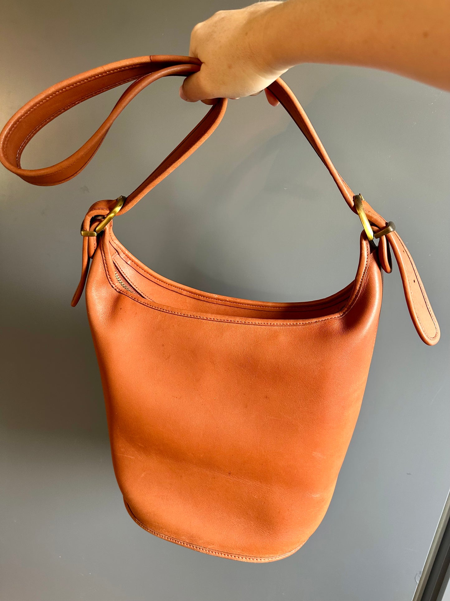 Vintage Coach 9085 Leather Duffle Sac in British Tan