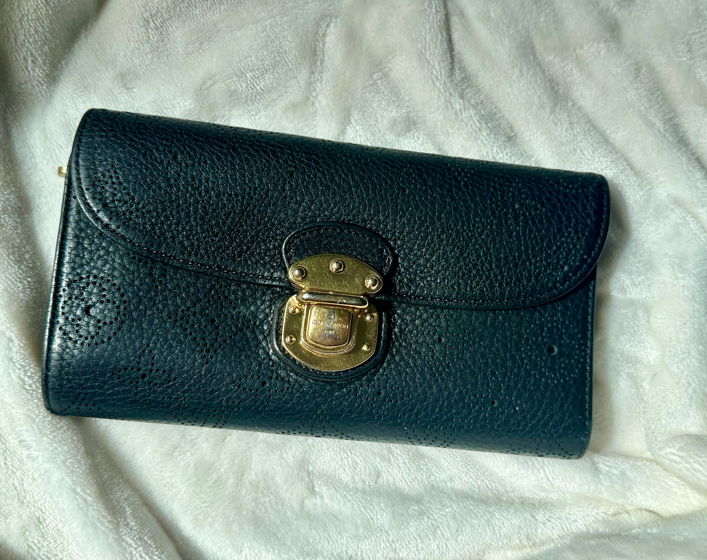 Louis Vuitton Black Mahina Leather Amelia Long Wallet