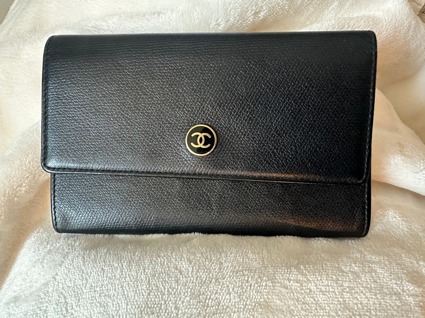 Vintage Chanel "Coco Button" flap wallet in Caviar leather