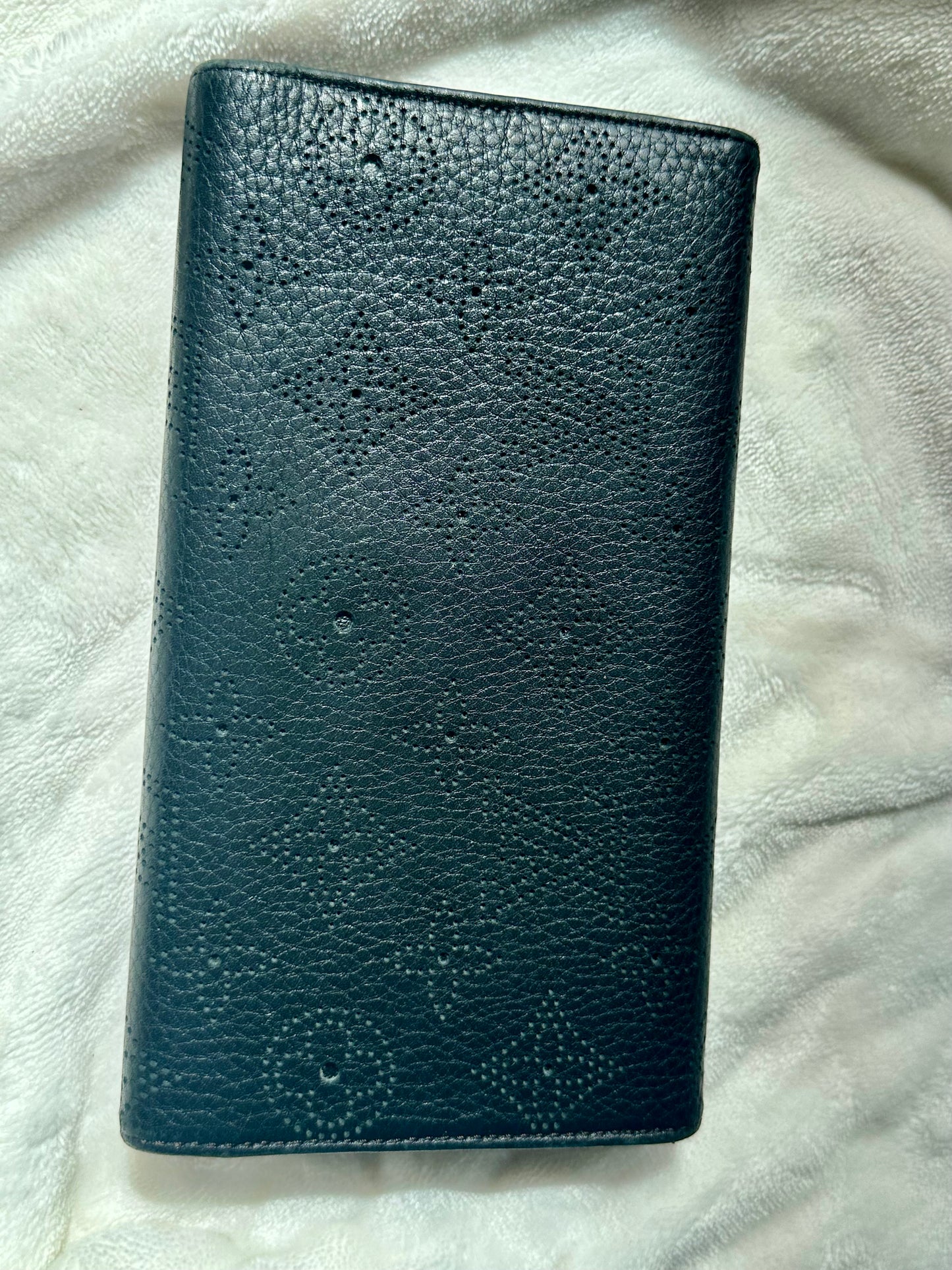 Louis Vuitton Black Mahina Leather Amelia Long Wallet