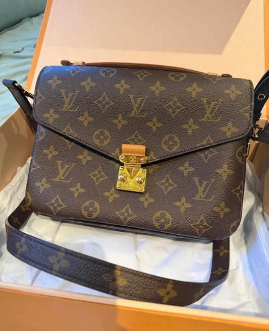 Louis Vuitton Monogram Pochette Métis